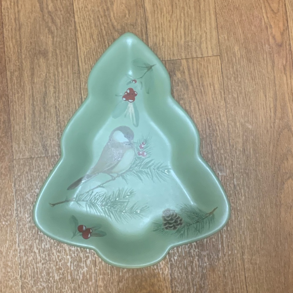 Pfaltzgraff Portfolio Winterwood Green Christmas tree tray with Bird